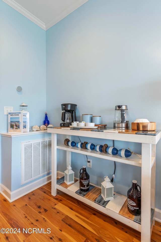 room details with ornamental molding and wood-type flooring