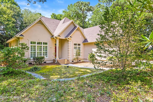 view of front of home featuring a front yard