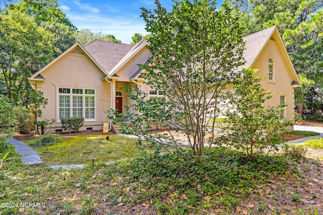 view of front of house with a front yard