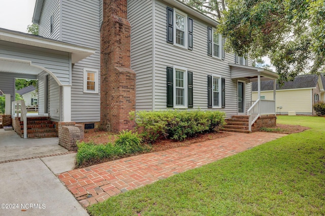 view of front of house featuring a porch and a front yard