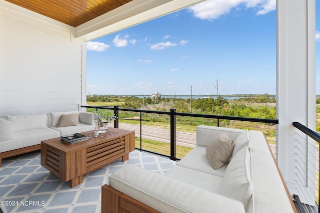 balcony featuring an outdoor hangout area