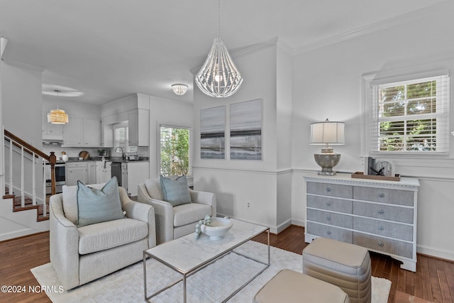 living room with dark wood-type flooring, plenty of natural light, and crown molding