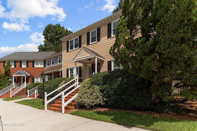 view of front of house