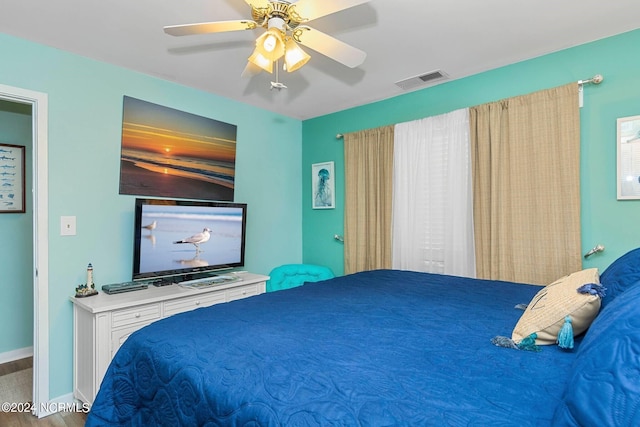 bedroom with ceiling fan