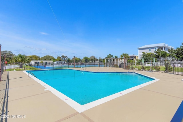 view of swimming pool