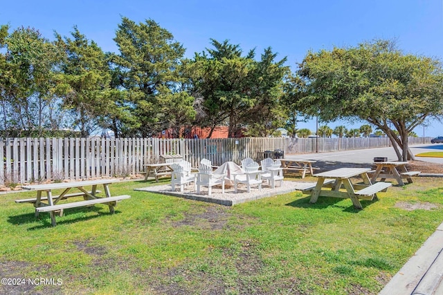 view of yard featuring a patio area