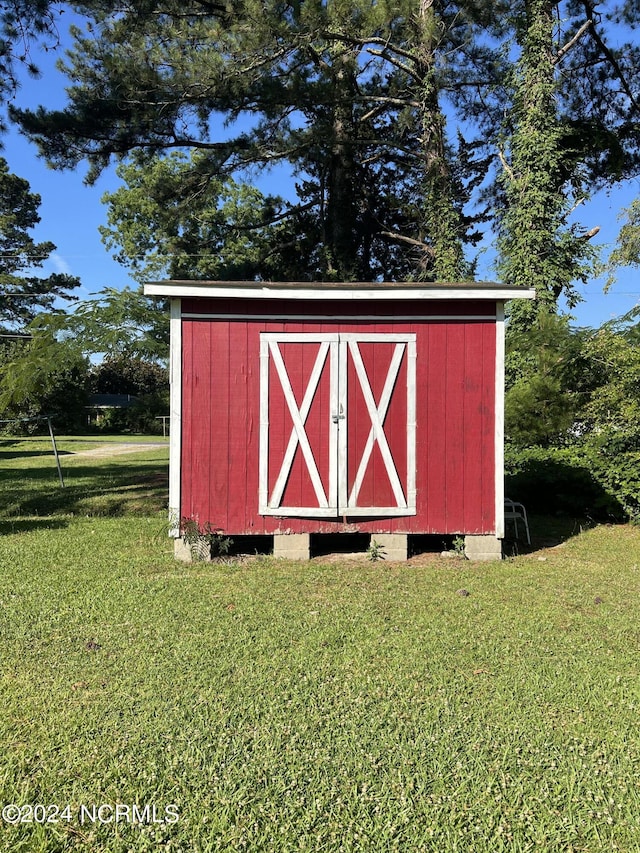 view of outbuilding with a lawn