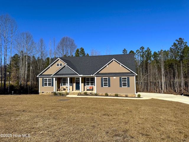 view of front of home with covered porch and a front lawn