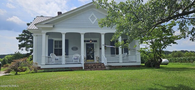 view of front of property with a porch and a front lawn