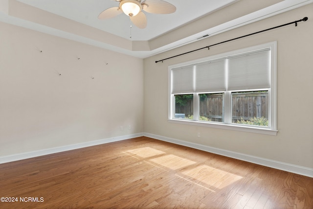 unfurnished room featuring ceiling fan and wood-type flooring