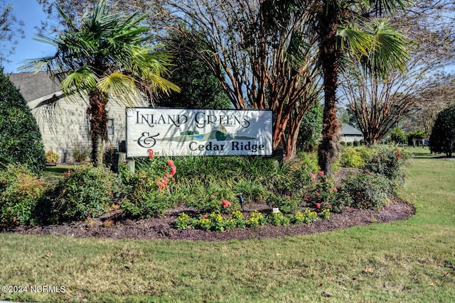 community sign featuring a lawn