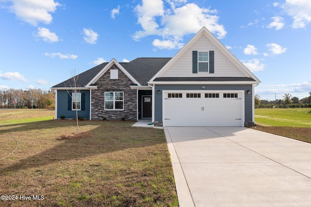 view of front facade featuring a garage and a front yard