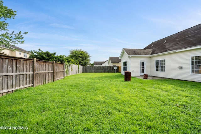 view of yard with a patio area