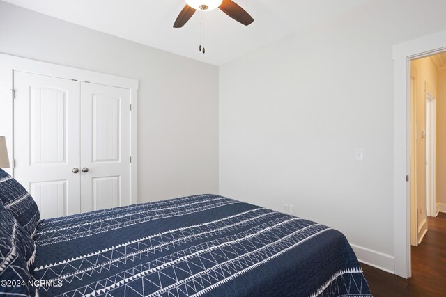 bedroom with ceiling fan, wood-type flooring, and a closet