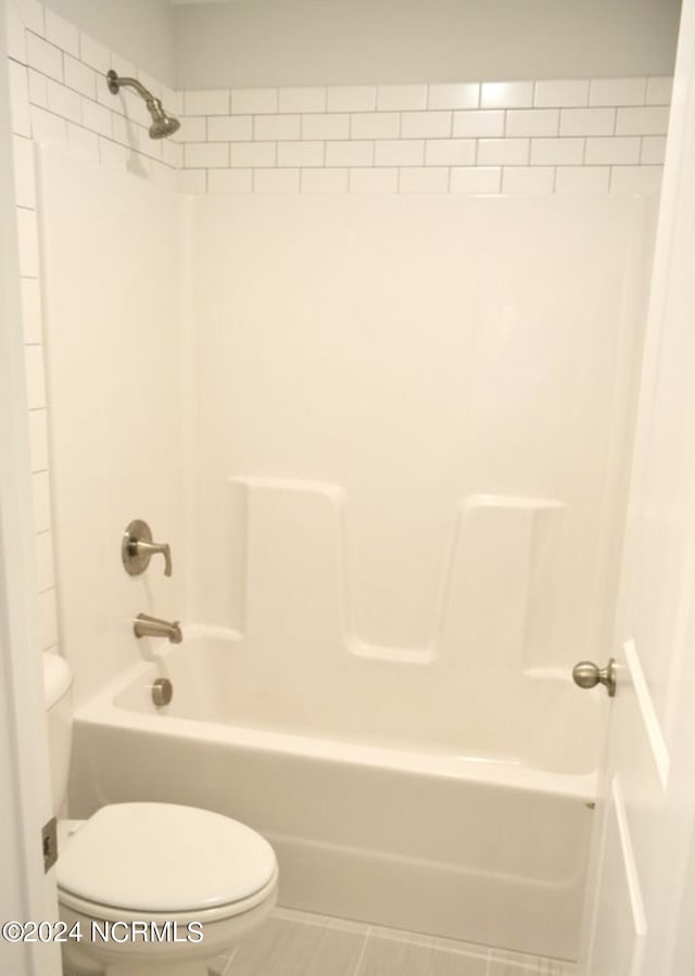 full bath featuring toilet and shower / bathtub combination