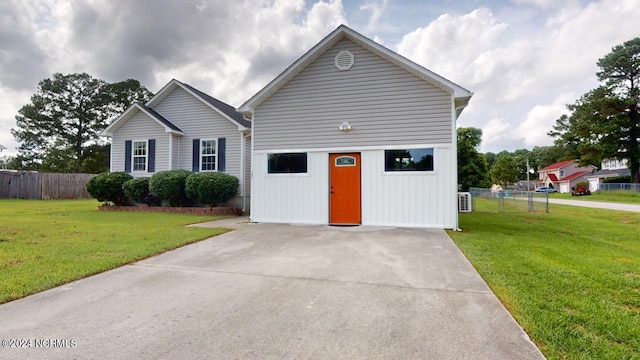 view of front of house with a front yard