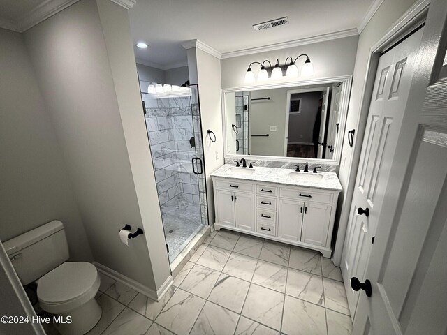 bathroom featuring hardwood / wood-style flooring, toilet, a shower with shower door, and ornamental molding