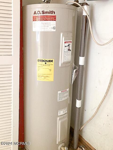 165 Polly Hill Rd, Marshallberg, NC 28553 - utility room featuring electric water heater