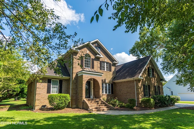 view of front of home featuring a front yard