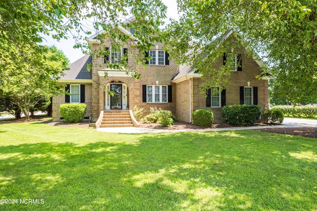 view of front of property with a front yard