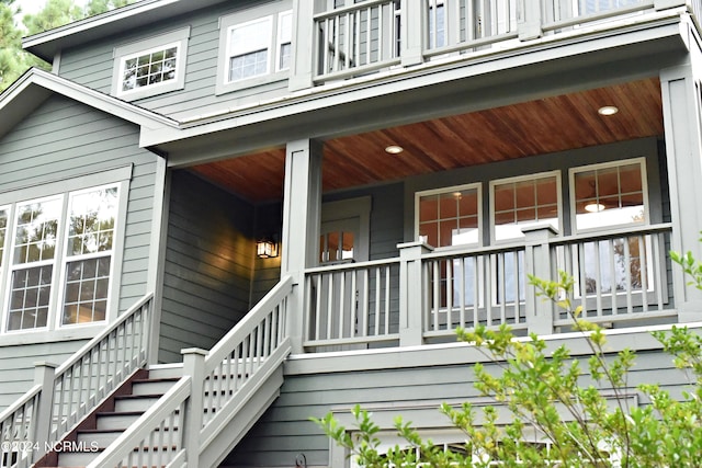 property entrance with covered porch