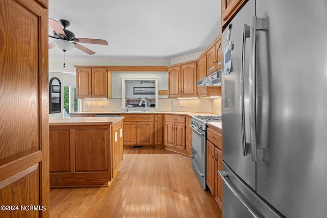 kitchen with ceiling fan, decorative backsplash, sink, light hardwood / wood-style floors, and appliances with stainless steel finishes