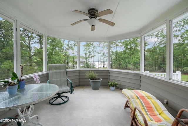 sunroom / solarium featuring ceiling fan