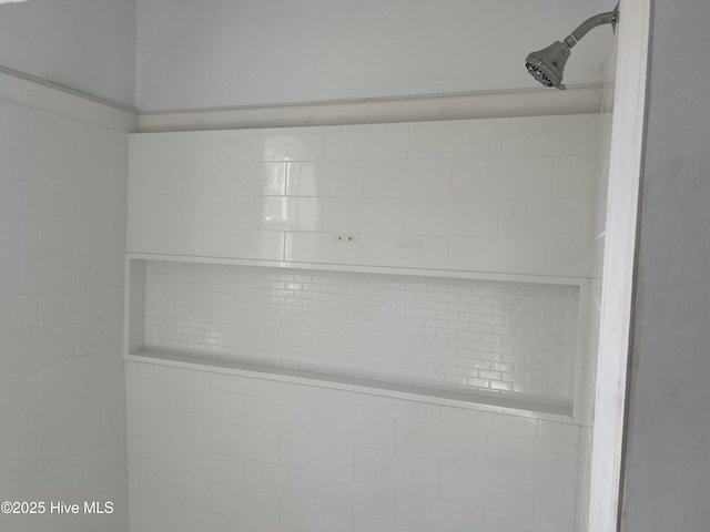 room details featuring a tile shower