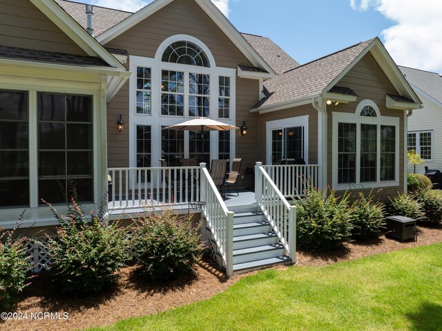 view of front of house with a shingled roof