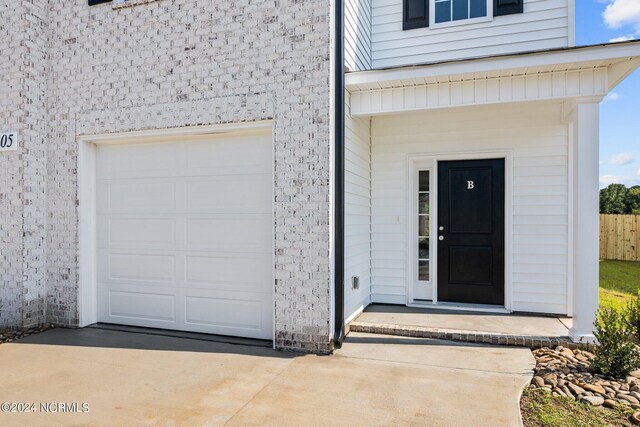 property entrance with driveway