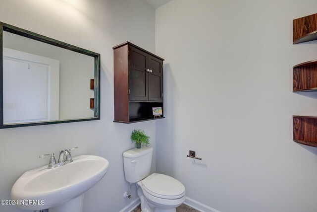 bathroom featuring sink and toilet