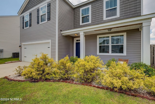 view of front facade with a garage and a front yard