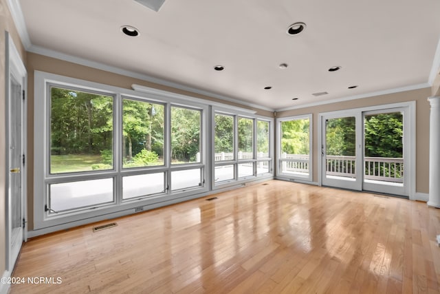 empty room featuring light hardwood / wood-style flooring and ornamental molding