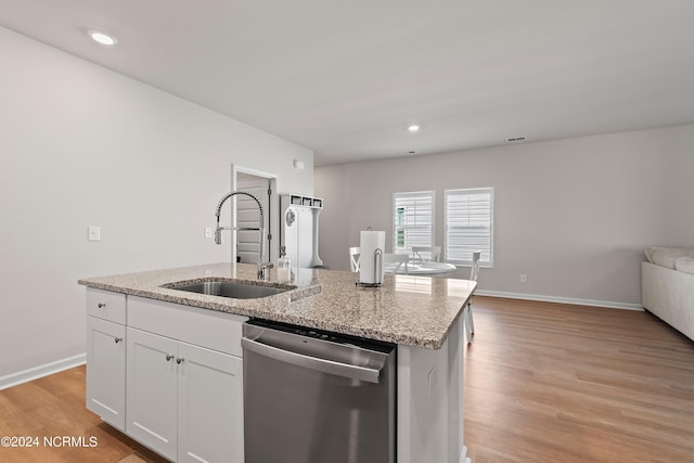 kitchen featuring sink, light hardwood / wood-style flooring, an island with sink, white cabinets, and stainless steel dishwasher