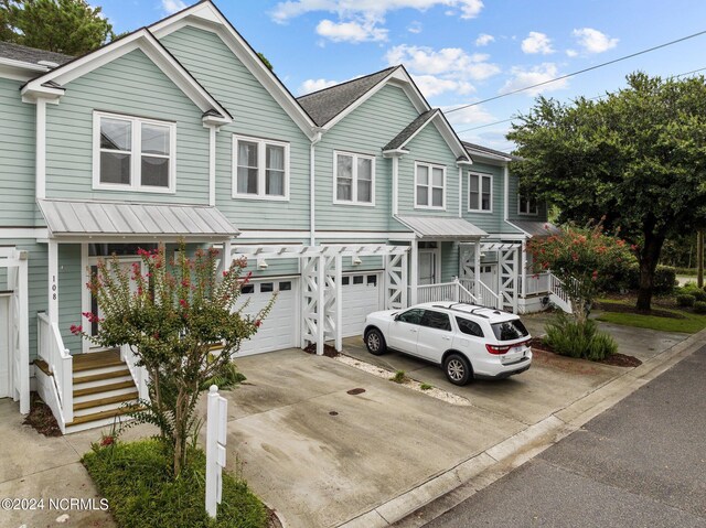 view of front facade featuring a garage