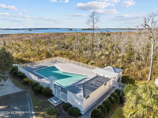 bird's eye view with a water view