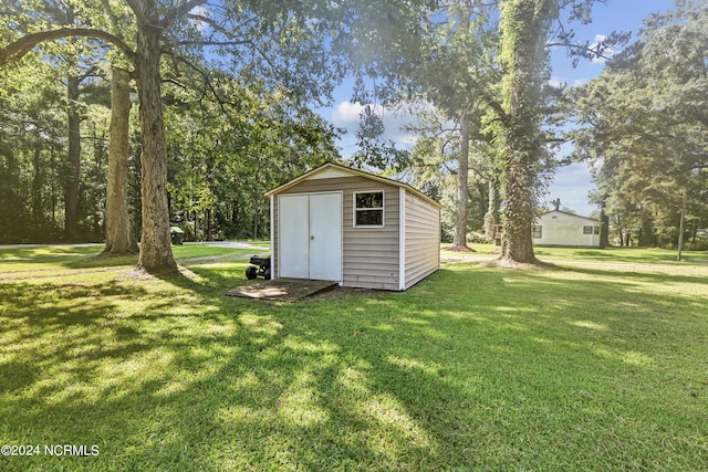 view of outdoor structure featuring a yard