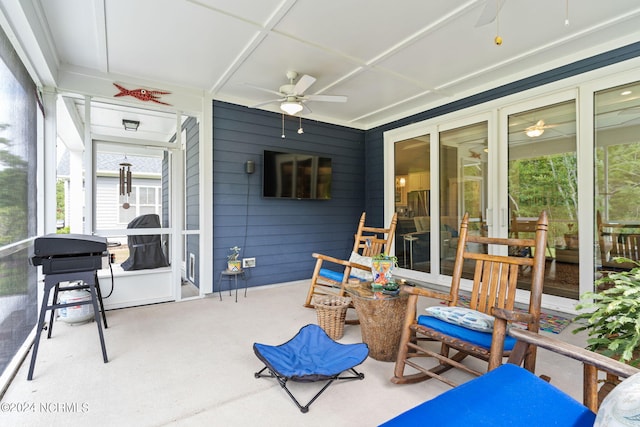 sunroom / solarium with ceiling fan