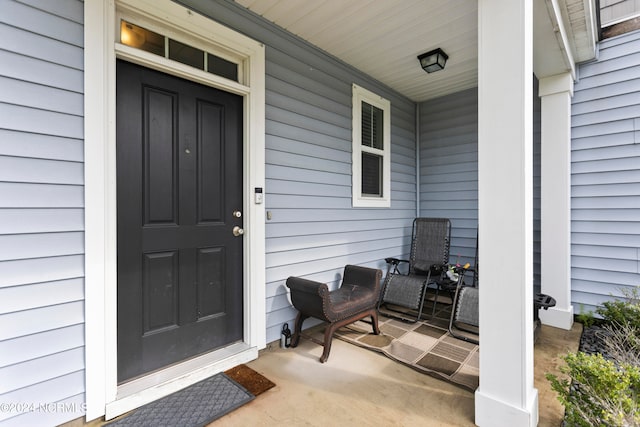 entrance to property featuring covered porch