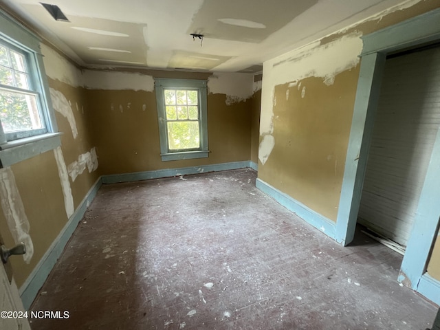 empty room featuring baseboards