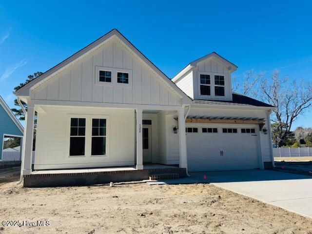 view of front of home featuring covered porch