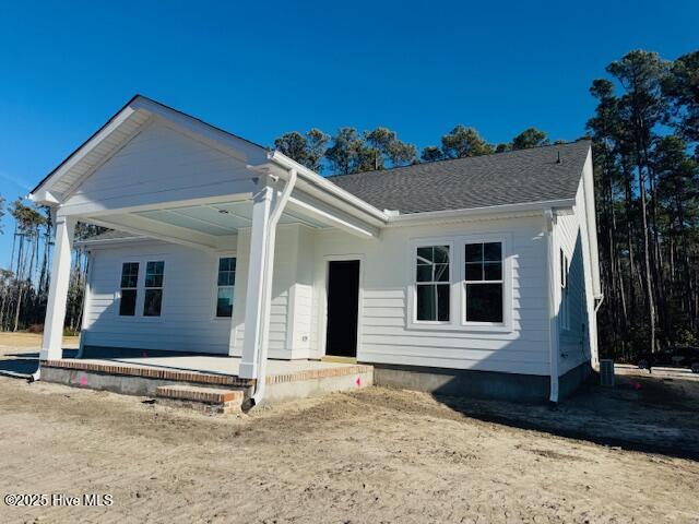 view of front facade featuring covered porch