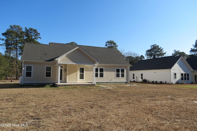 view of front of property with a front yard