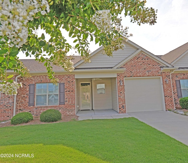 view of front facade featuring a garage and a front yard