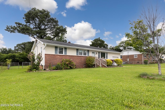 ranch-style house featuring a front yard