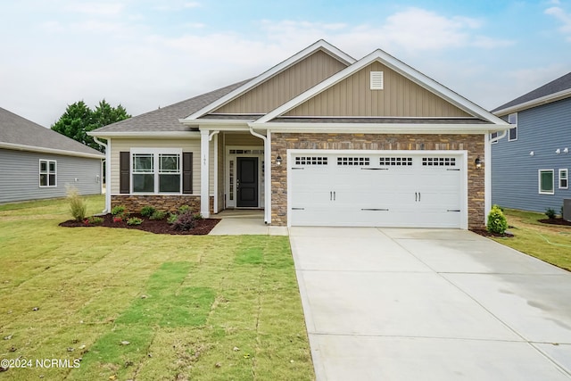 craftsman-style house featuring a garage and a front yard