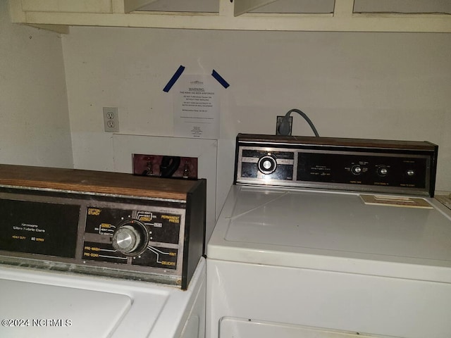 washroom with washer and clothes dryer