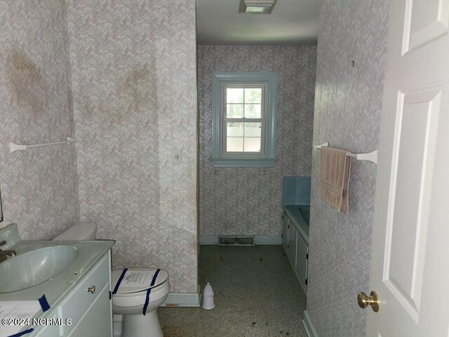 103 Creekview Ln, Washington, NC 27889 - full bathroom featuring vanity, toilet, a tub, and baseboards