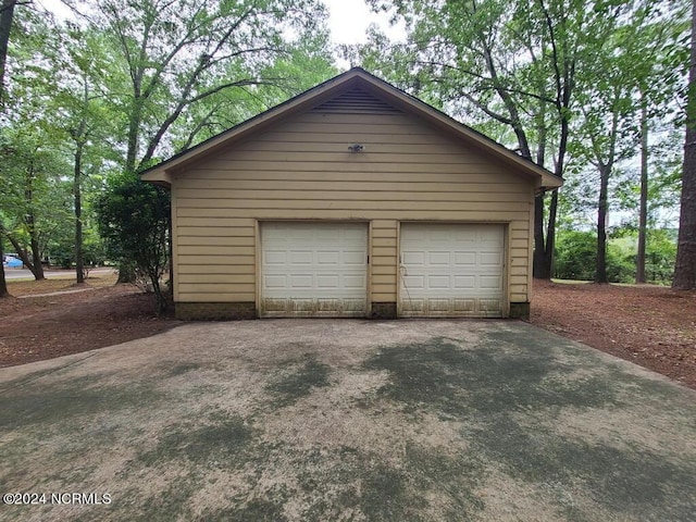 view of detached garage