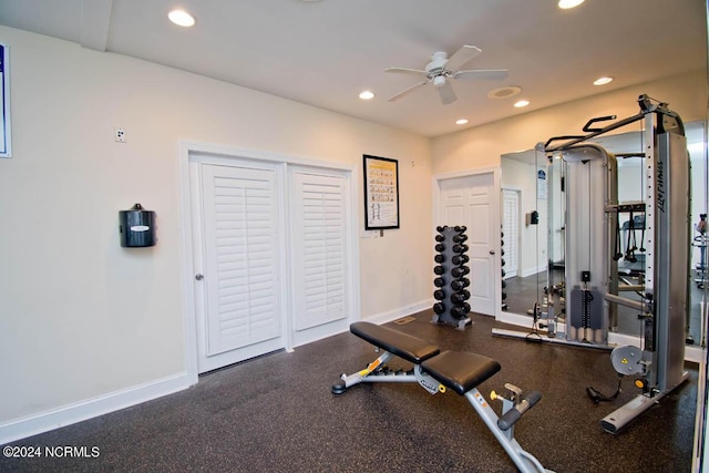 workout room featuring recessed lighting, ceiling fan, and baseboards